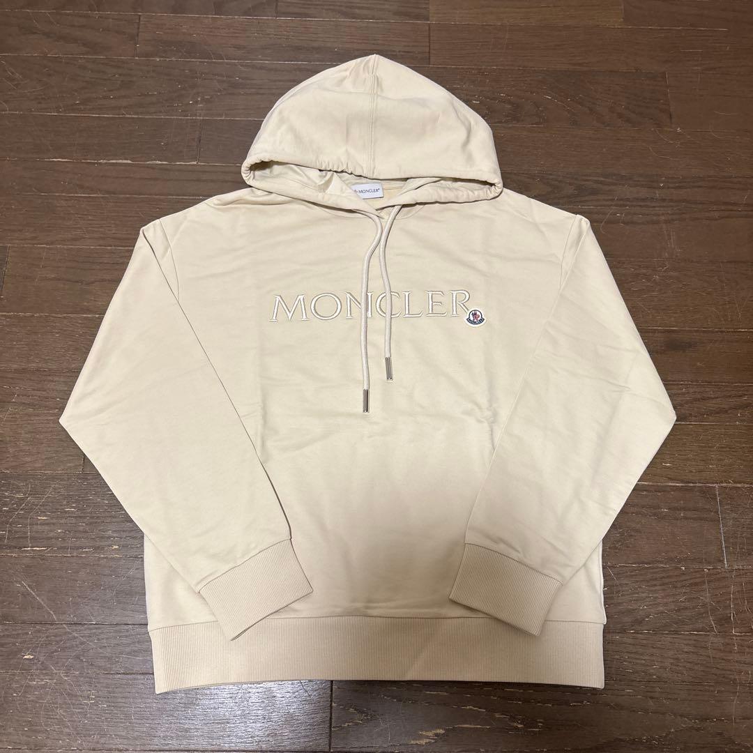 モンクレール　パーカー　ベージュ