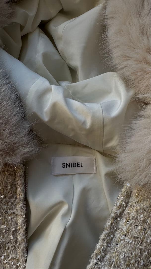 SNIDEL ファー付きツイードブルゾン フード付き アイボリー系　早く売りたい