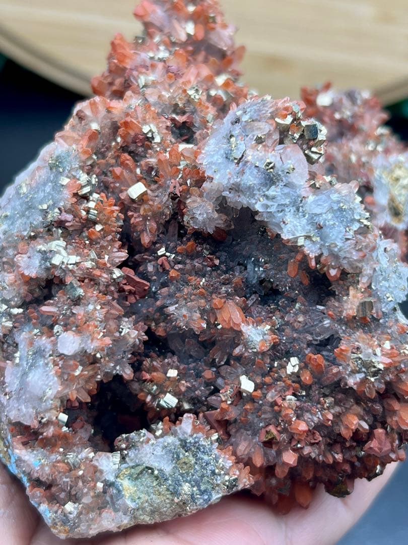 ★希少 フラワー状赤水晶クラスター　ヘマタイトインクォーツ　チャルコパイライト