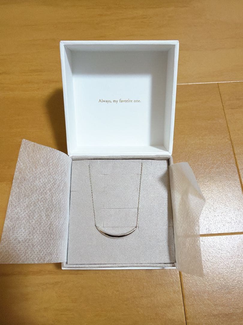 ete クレセントムーン ネックレス プラチナム