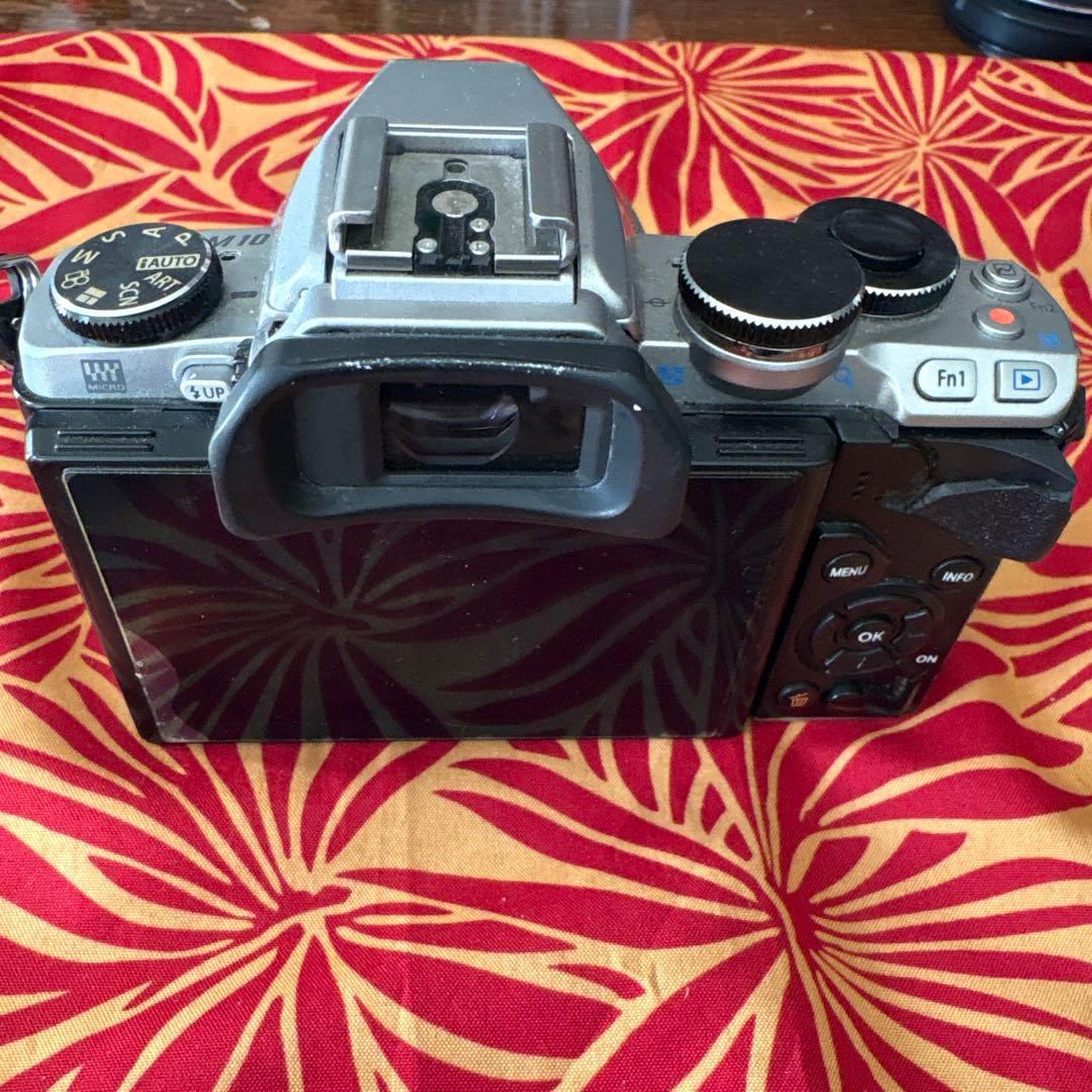 OLIMPUS OMD-EM10ズームレンズ３本 ほか、