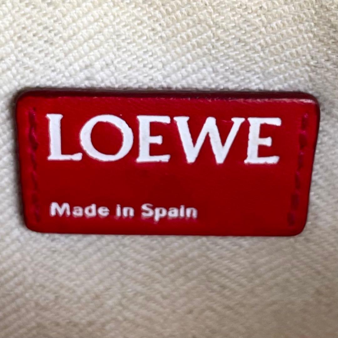 LOEWE レザー クラッチバッグ エンボス ファスナー リピート 赤