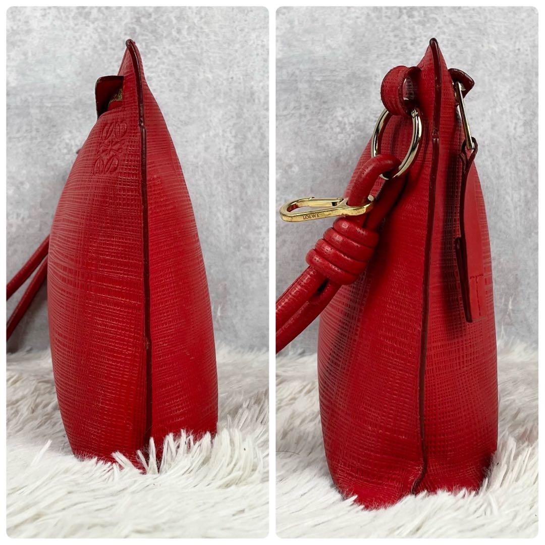 LOEWE レザー クラッチバッグ エンボス ファスナー リピート 赤