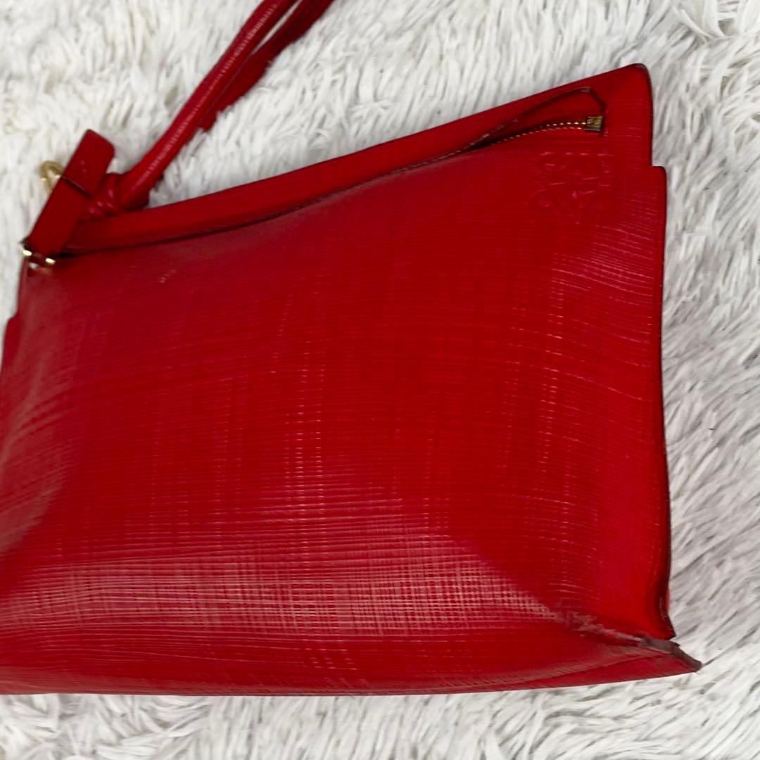 LOEWE レザー クラッチバッグ エンボス ファスナー リピート 赤