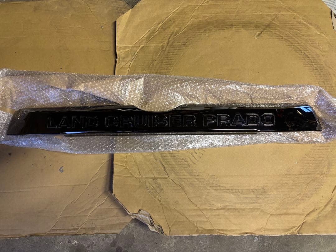トヨタ ランドクルーザー プラド フロントグリルとリアバンパーガーニッシュ