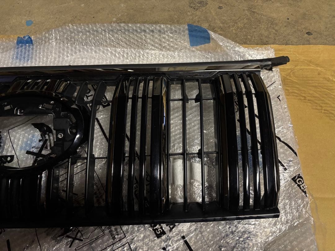 トヨタ ランドクルーザー プラド フロントグリルとリアバンパーガーニッシュ