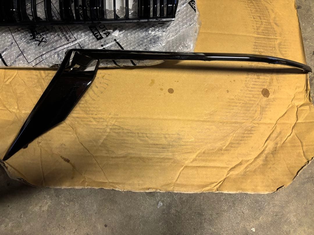 トヨタ ランドクルーザー プラド フロントグリルとリアバンパーガーニッシュ