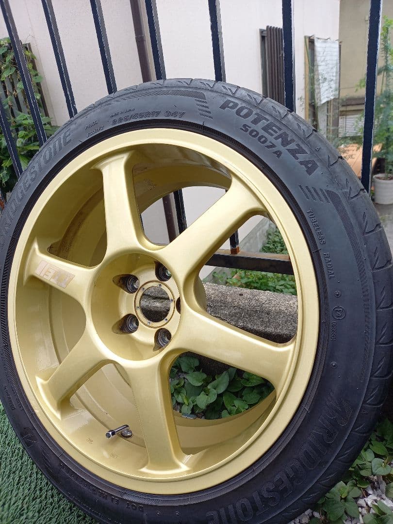 ヨコハマADVANレーシング17インチ ゴールドホイール 4本セット