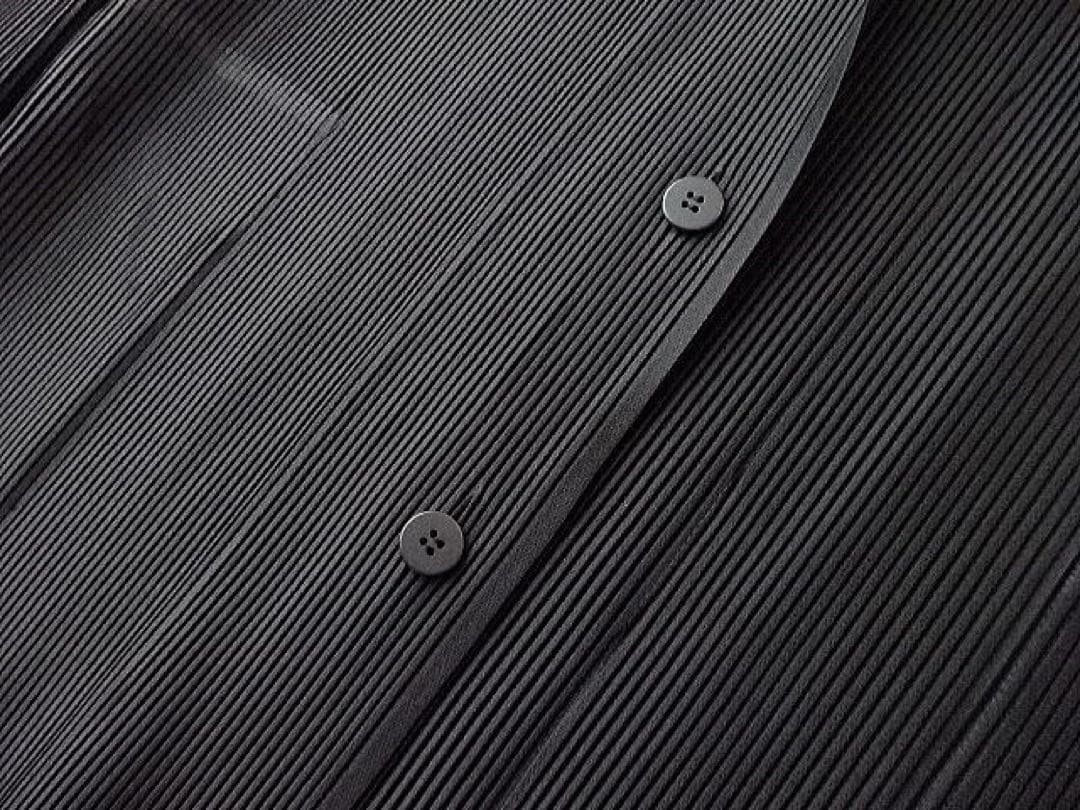 イッセイミヤケ　ロングジャケット　ブラック　プリーツ