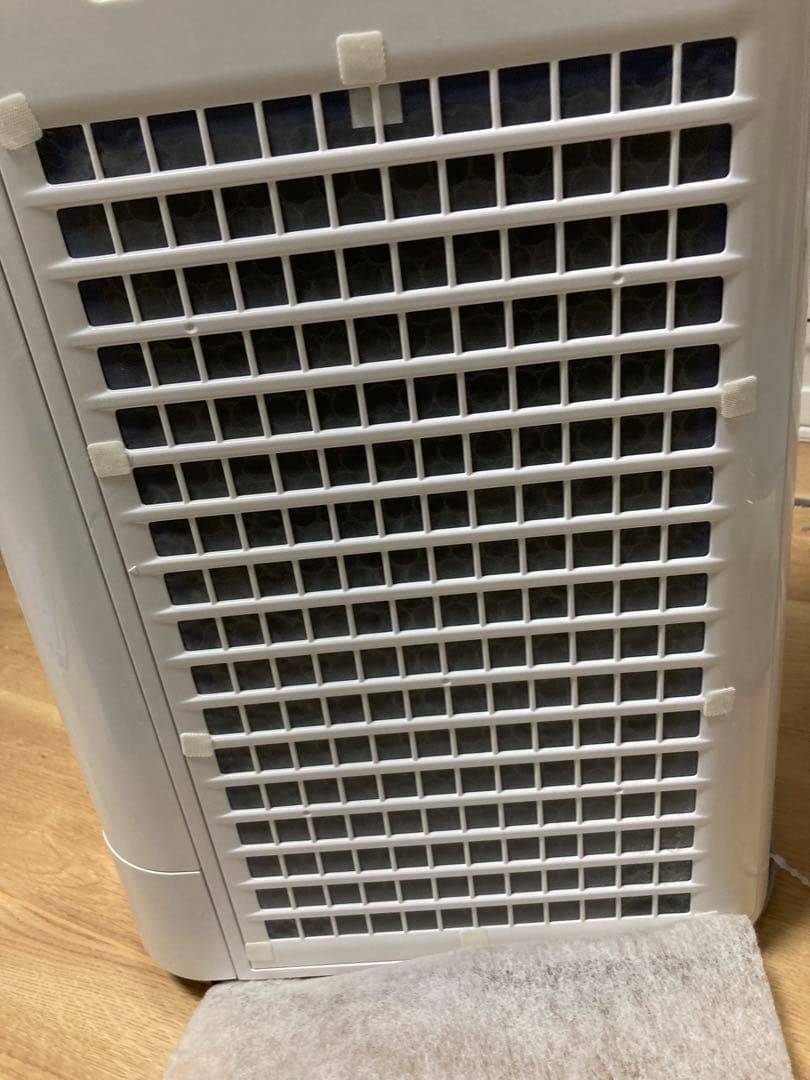 シャープ　加湿空気清浄機　KC-P50-W