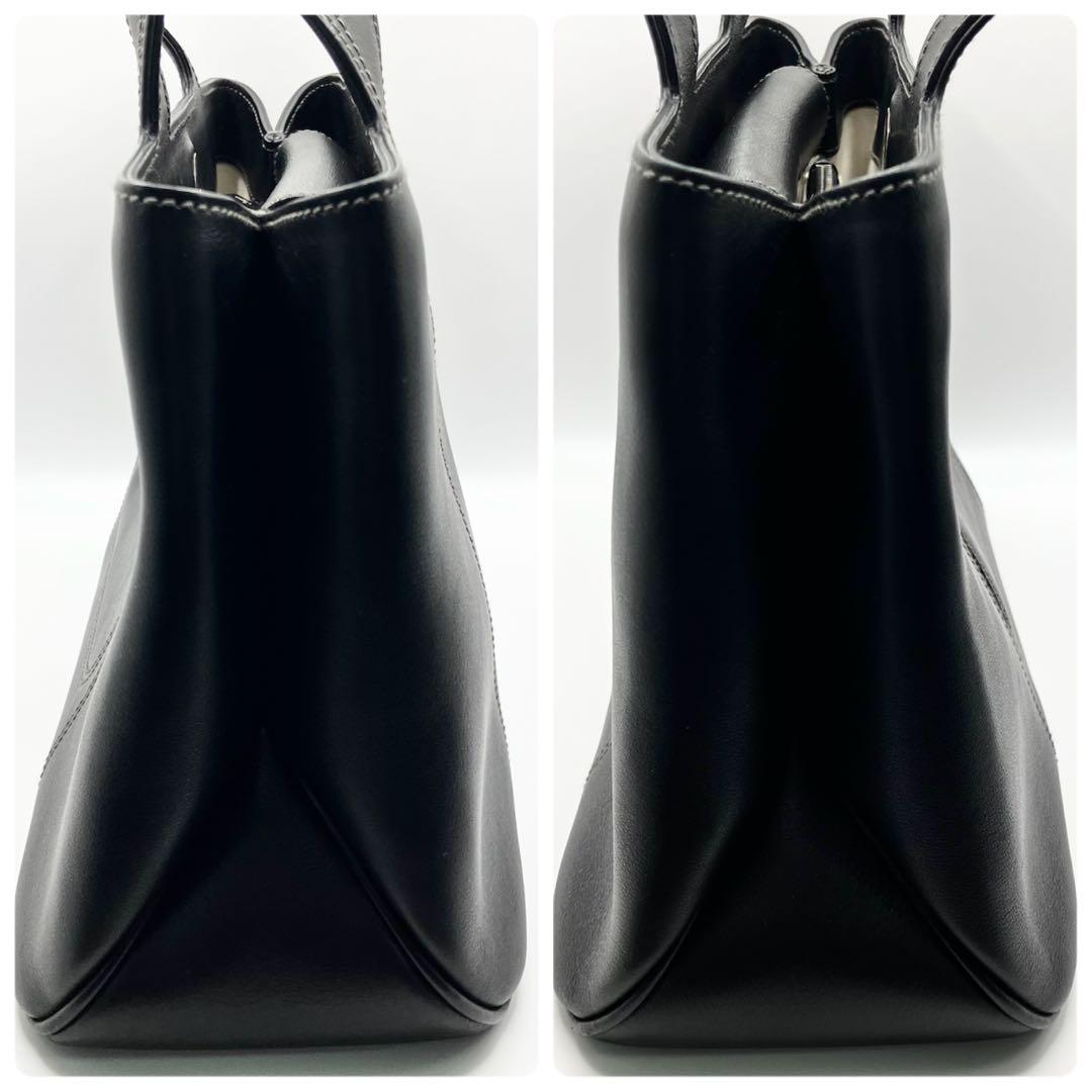 ぱっちさま　フェラガモ　ハンドバッグ　ガンチーニ　ブラック　レザー　レディース