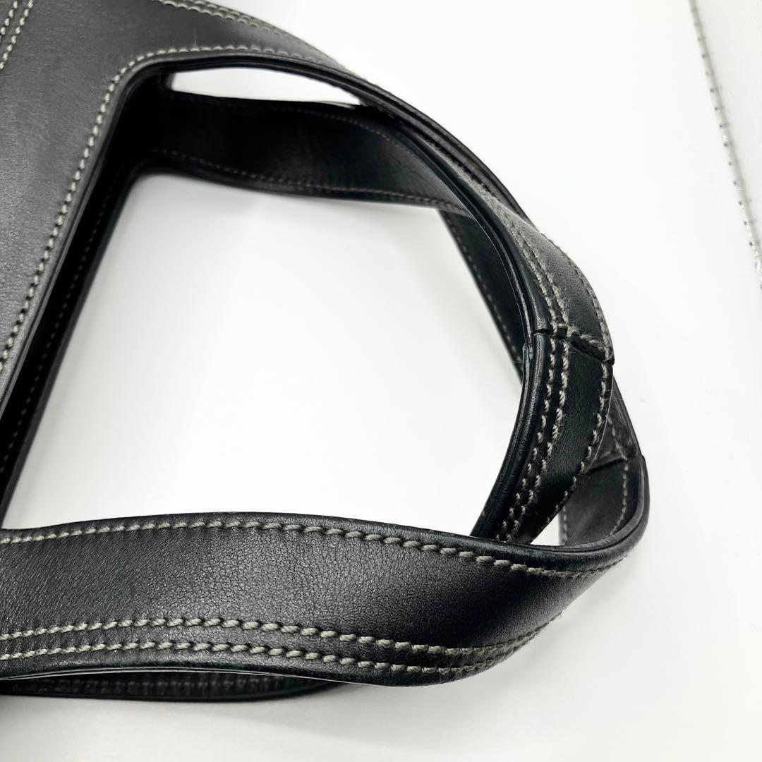 ぱっちさま　フェラガモ　ハンドバッグ　ガンチーニ　ブラック　レザー　レディース