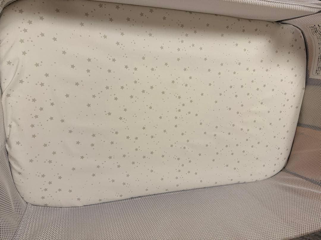 ベビーベッド メッシュ素材 添い寝　星柄マットレス付き