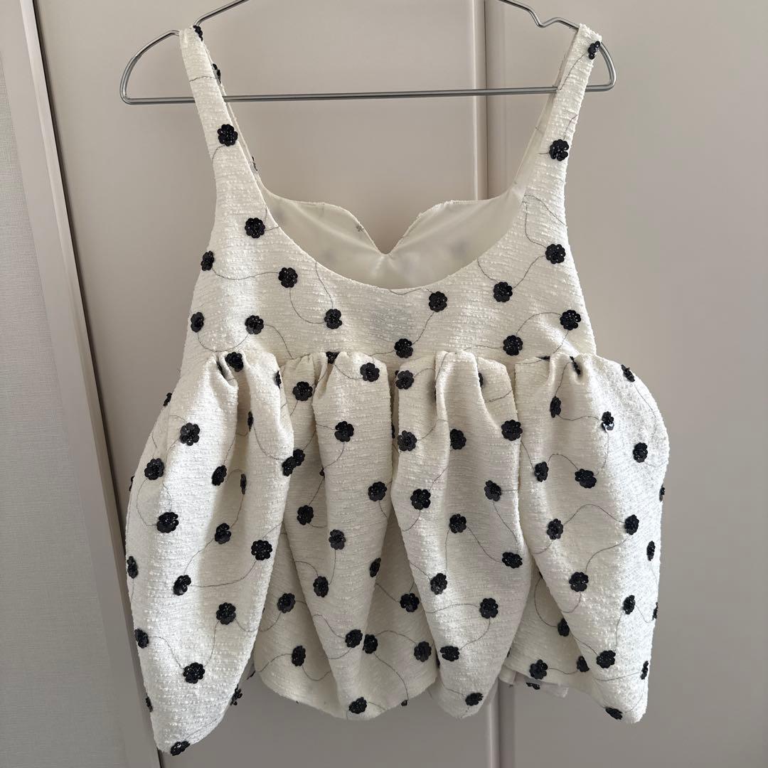 Bibiy. ドット柄 フリルキャミソール