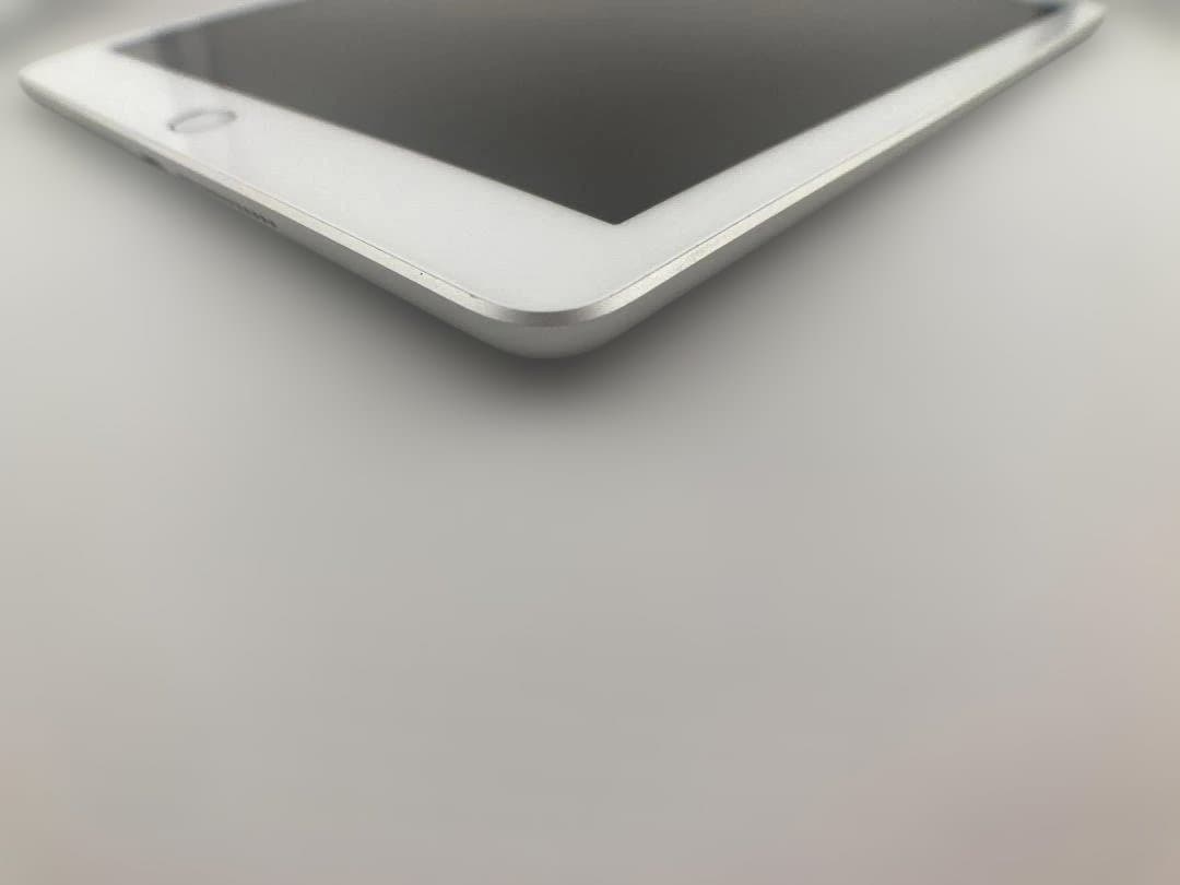 iPad 第6世代 128GB シルバー｜初期化済・動作良好