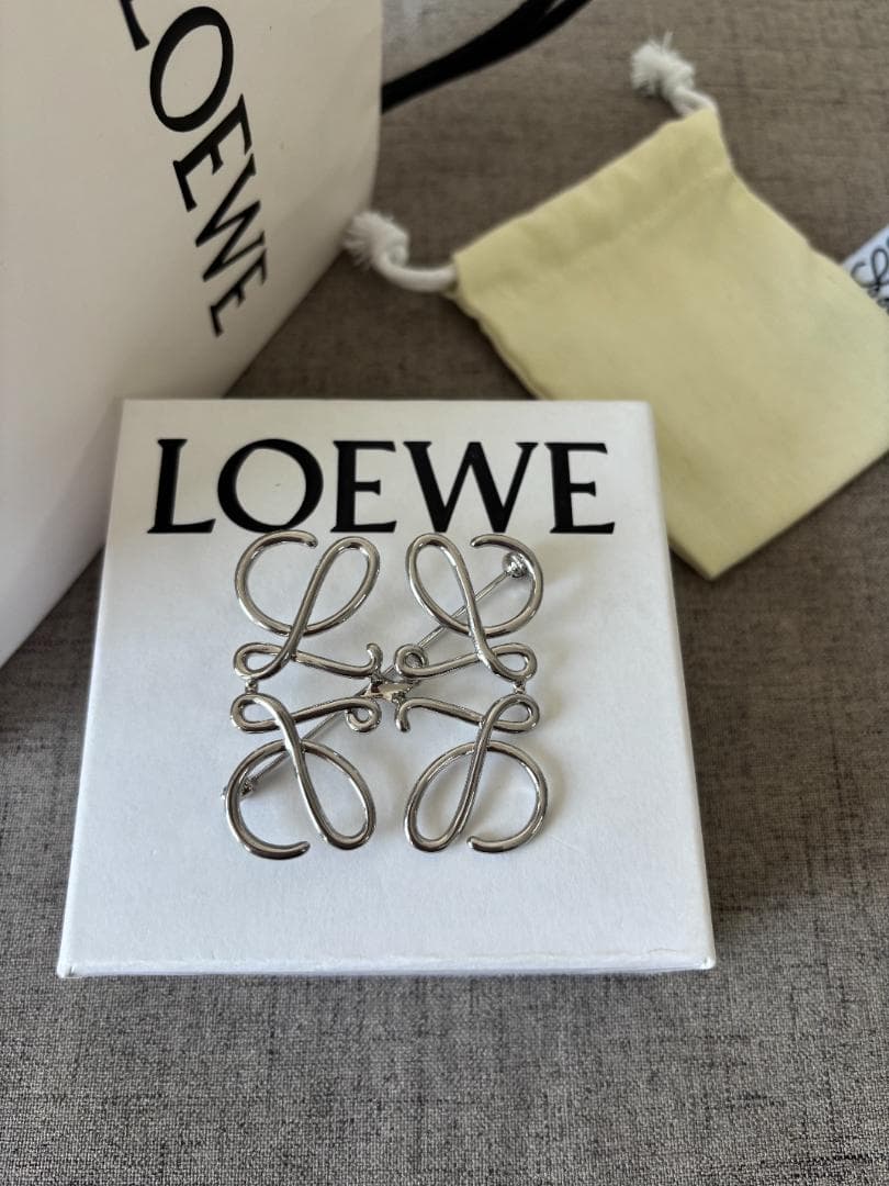 レディース ロエベ シルバー ブローチ 極美品