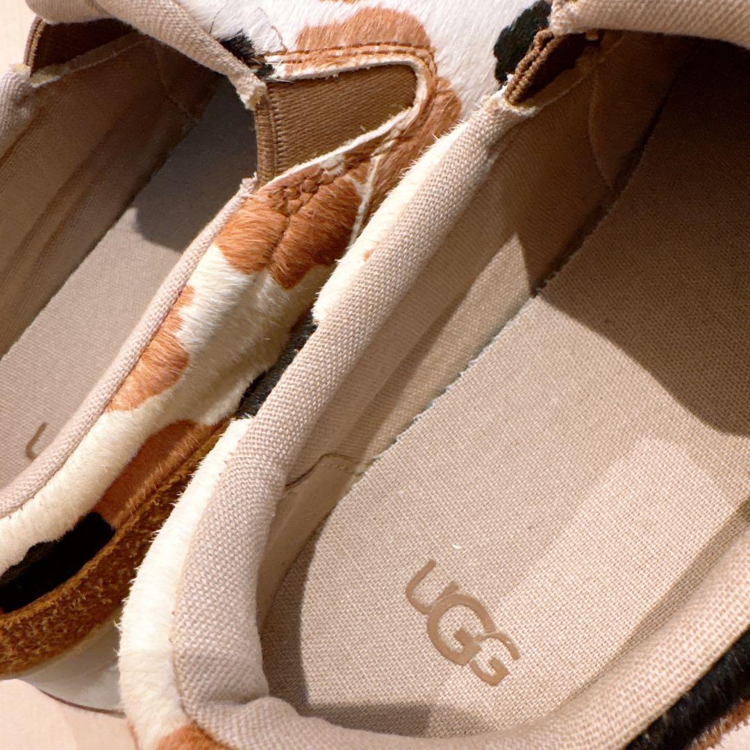 UGG カウ柄 厚底ローファー