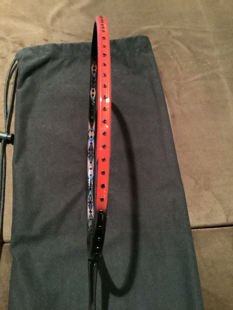 お得！新品未使用！ヨネックス　アストロクス77プロ 4UG5 ガット　グリップ付