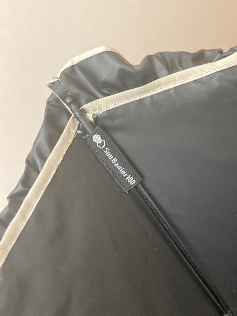 サンバリア100 折りたたみ日傘 ２段折 フリル ベージュ　木曲がり手元