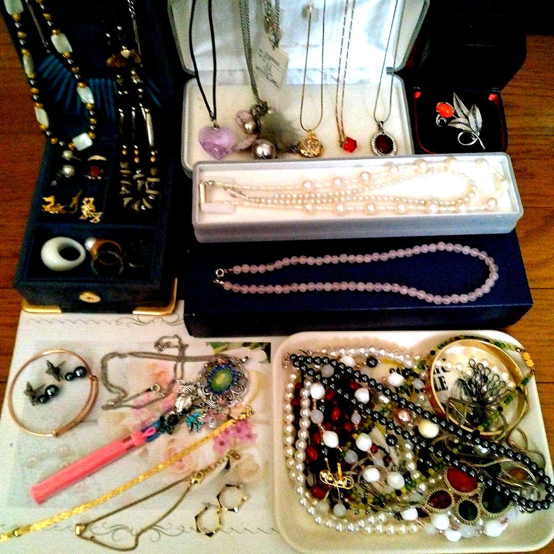 遺品整理　生前整理アクセサリーまとめ売り　ネックレス　リング　ブローチ