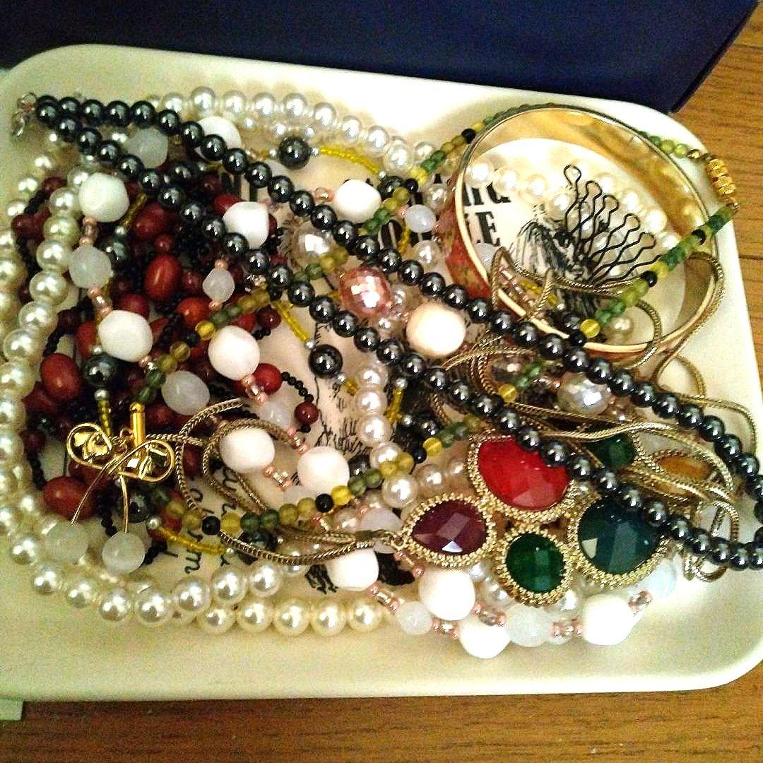 遺品整理　生前整理アクセサリーまとめ売り　ネックレス　リング　ブローチ