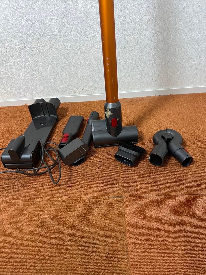 動作確認済み Dyson　V8 fluffy+　サイクロンクリーナー 掃除機