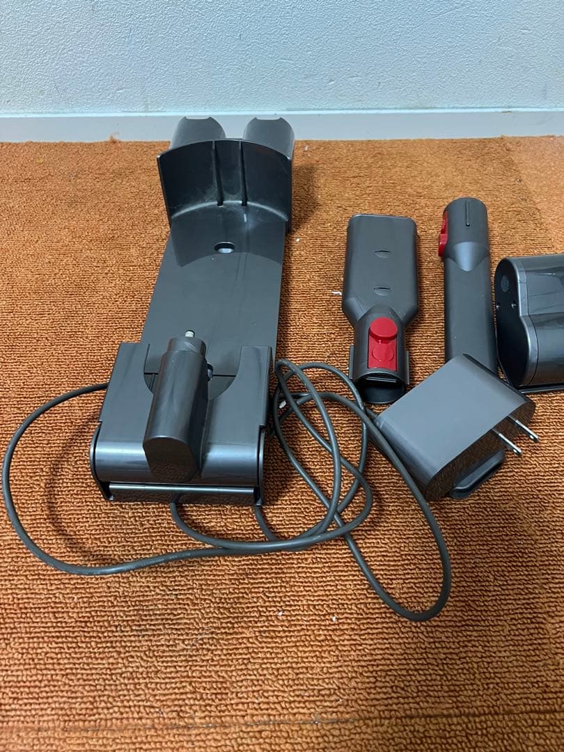 動作確認済み Dyson　V8 fluffy+　サイクロンクリーナー 掃除機