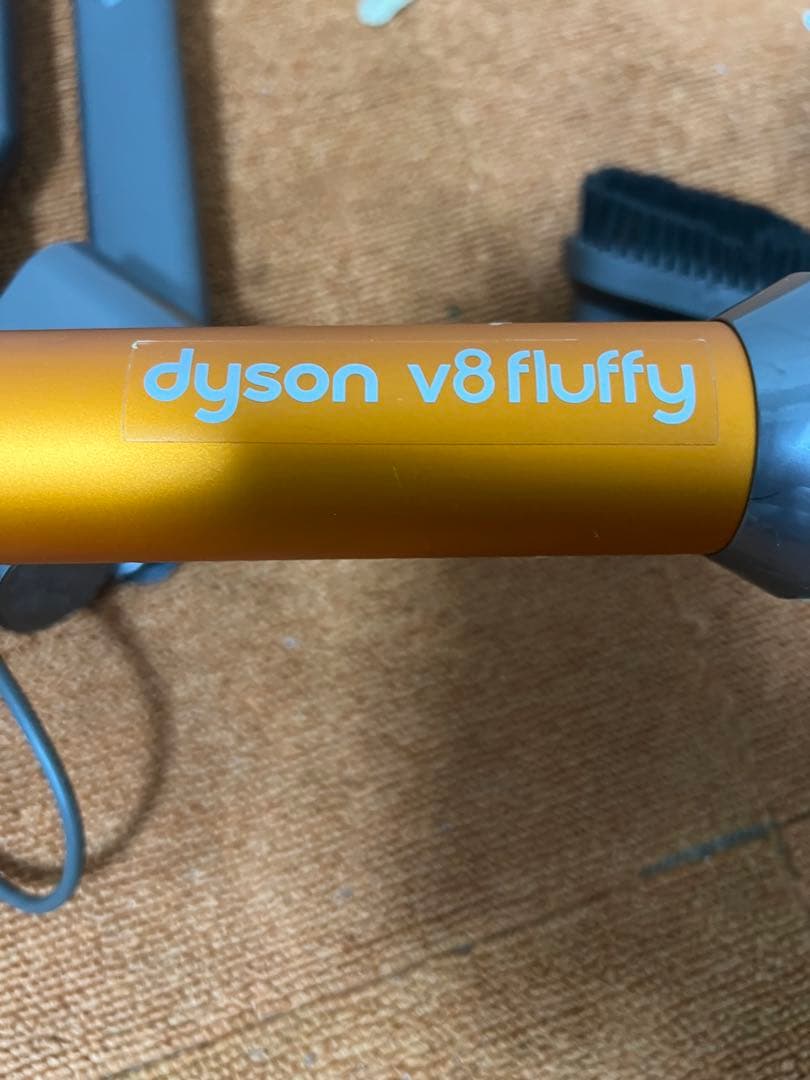 動作確認済み Dyson　V8 fluffy+　サイクロンクリーナー 掃除機