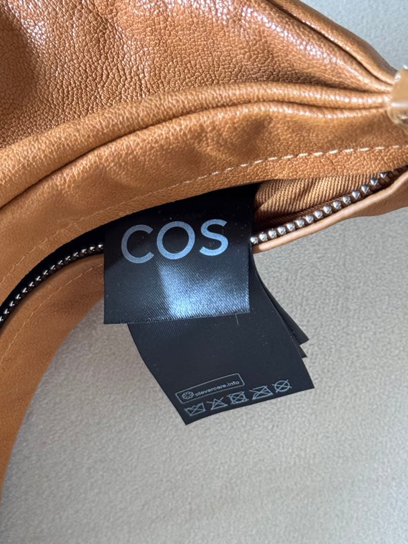 [完売品•即日発送] COS クロスボディーバッグ　レザー