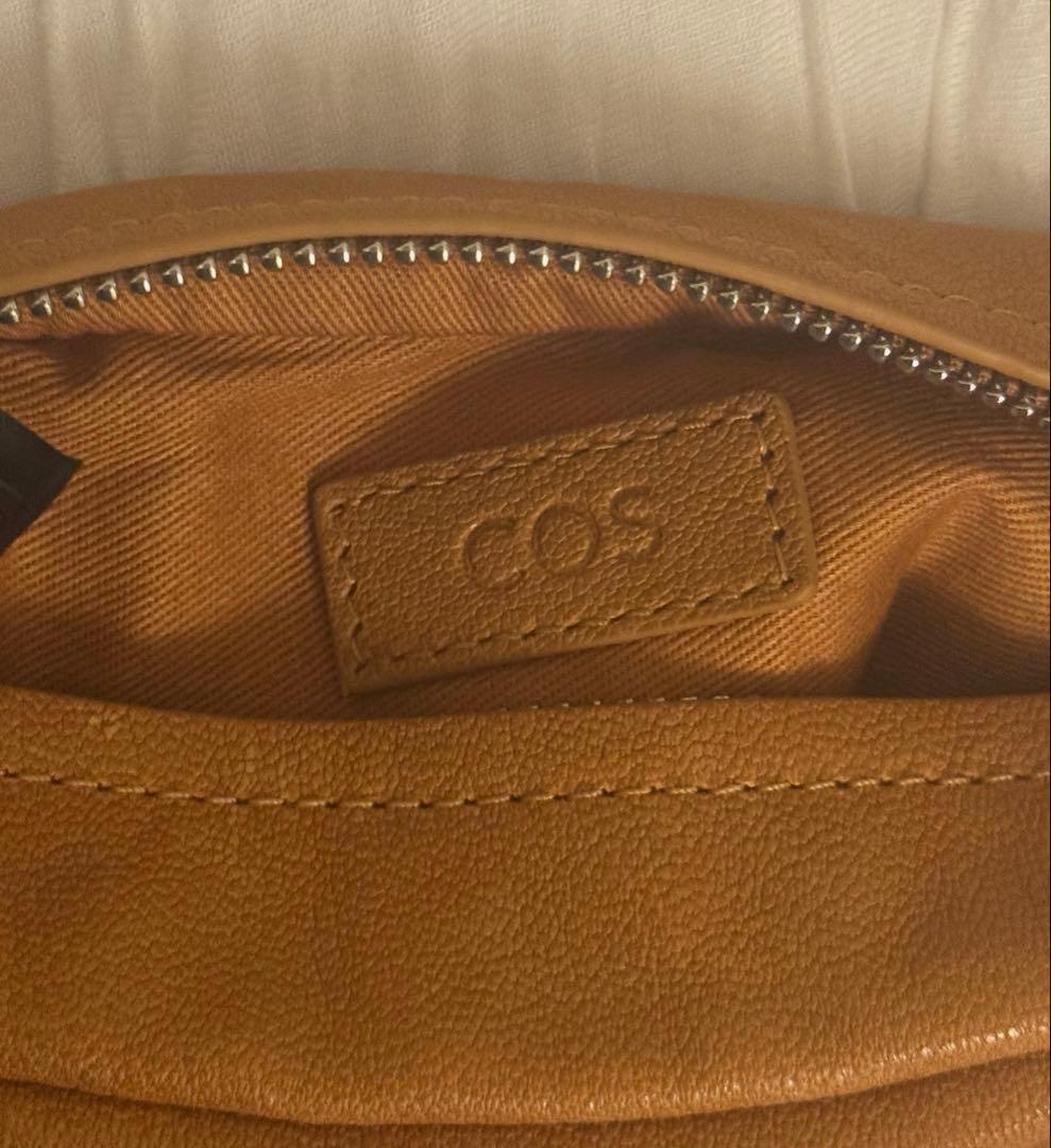 [完売品•即日発送] COS クロスボディーバッグ　レザー
