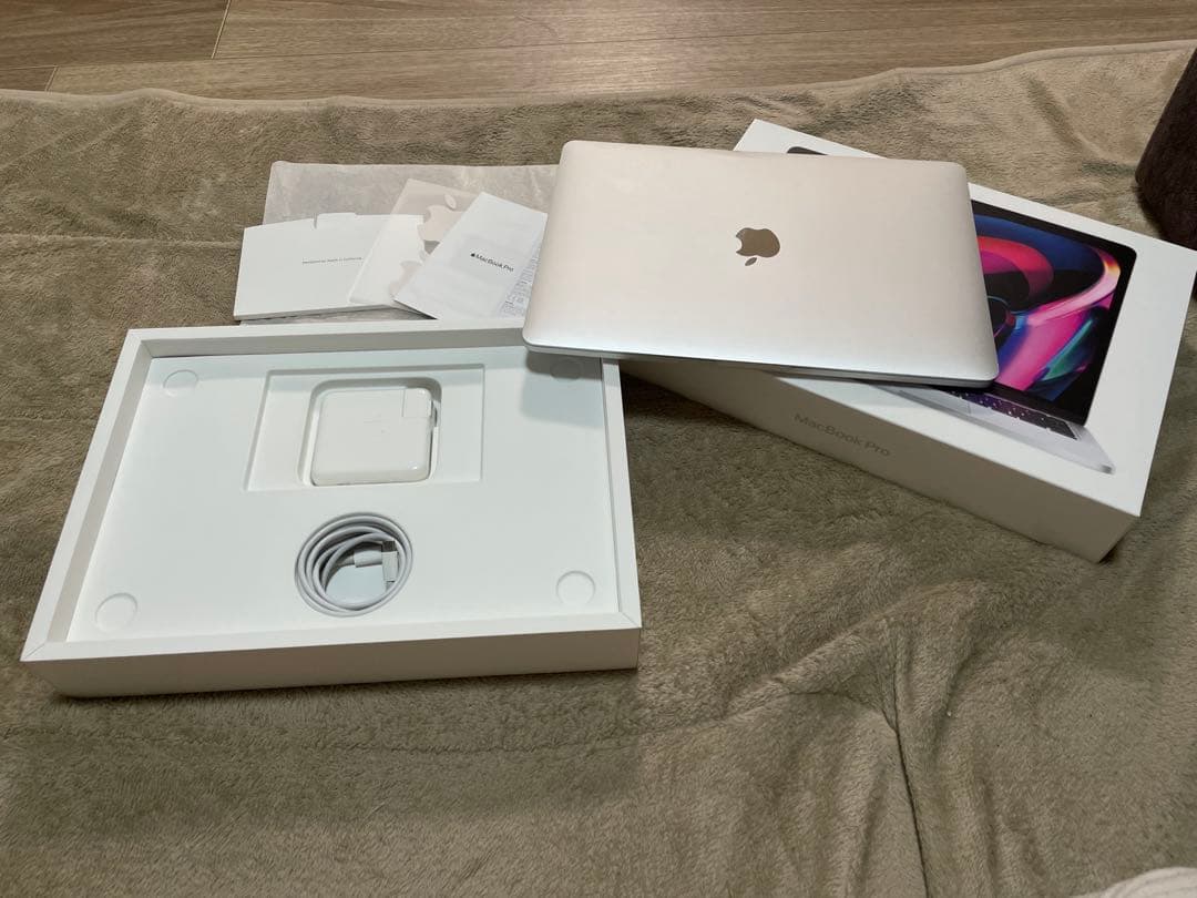 MacBook Pro（13インチ,M2,2022）256GB/8GB