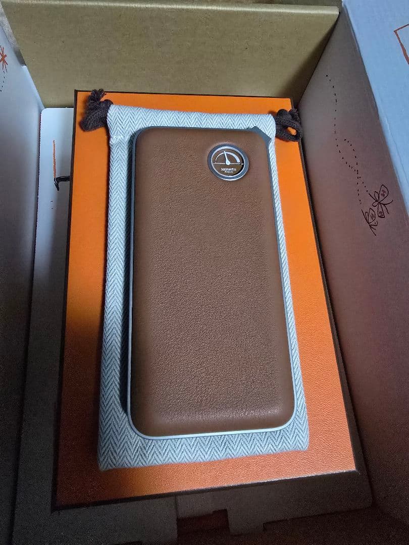 HERMES ブラウン レザー モバイルバッテリー
