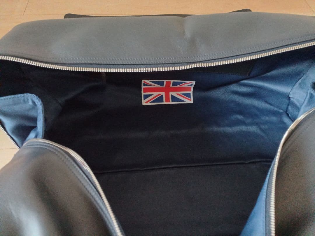 ✨BENTLEY ボストンバッグ✨ 高級車ブランド「ベントレー」のボストンバッグ