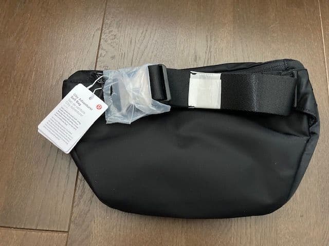 新品！ルルレモン　シティーアドベンチャー　ベルトバッグ