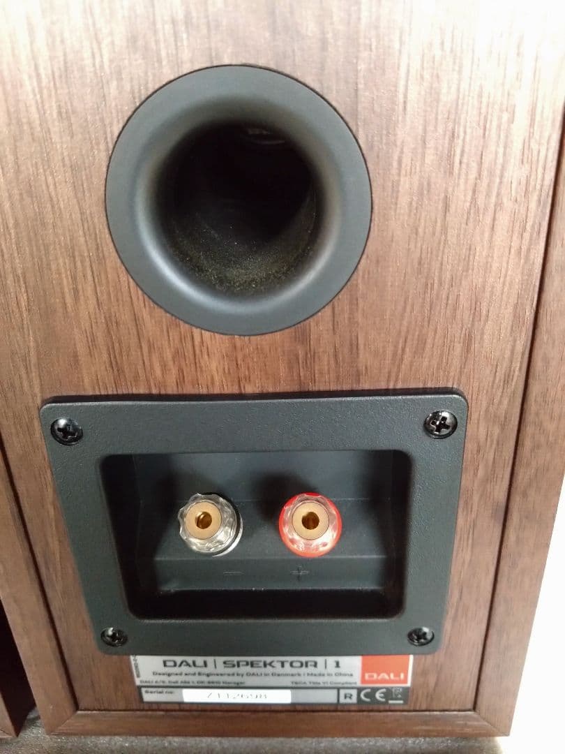 美品　完動品　DALI SPEKTOR1 ウォールナット　スピーカー