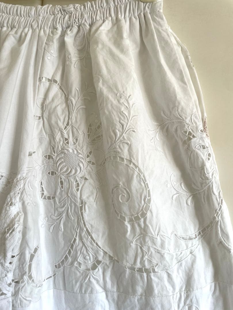 ヴンテージクロスリメイクパンツ　バテンレース 総裏地付き　　青い花刺繍