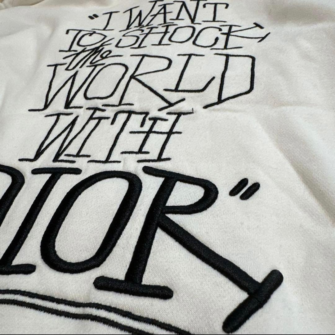 ホワイトパーカー　ロゴ入り　フーディー　フード付き