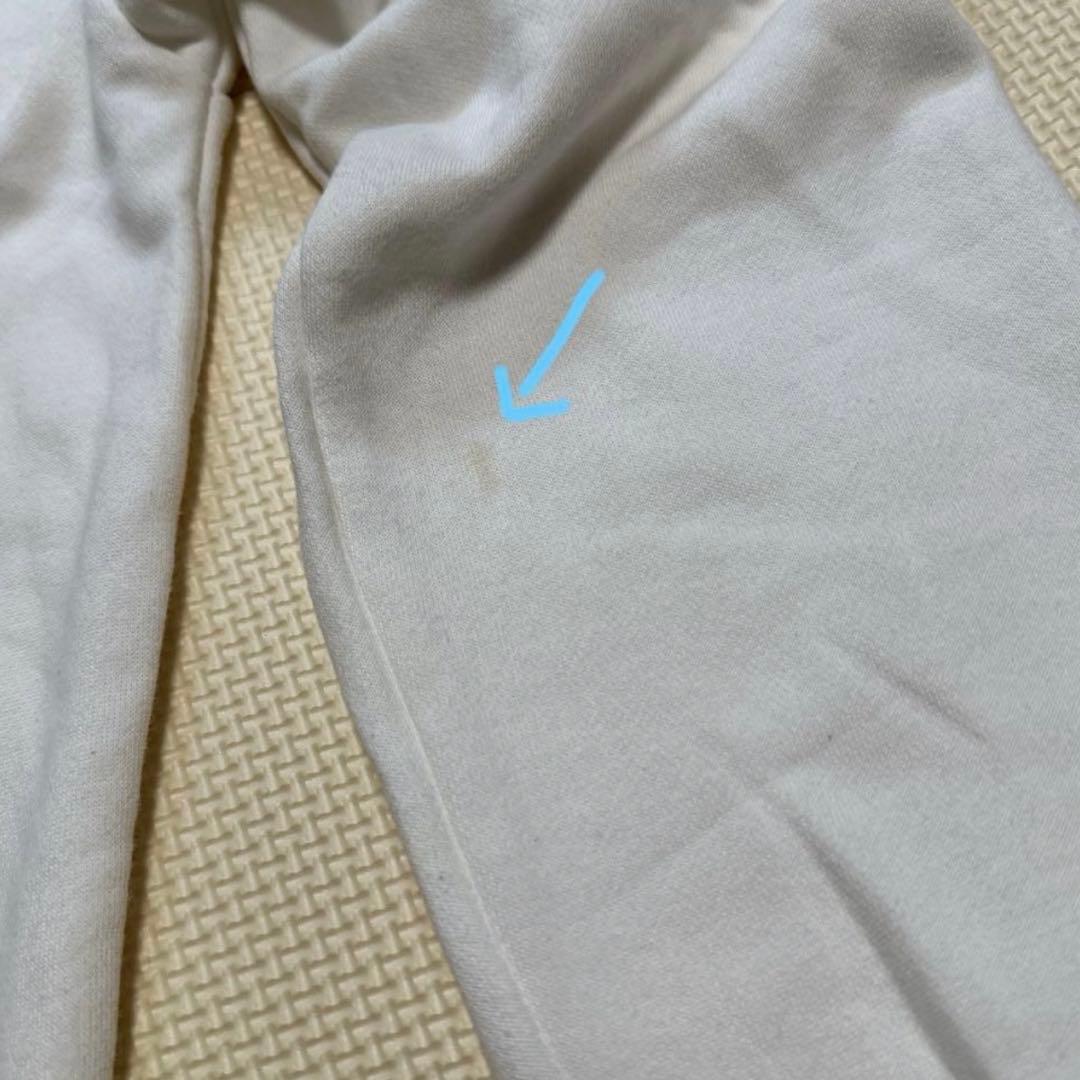 ホワイトパーカー　ロゴ入り　フーディー　フード付き