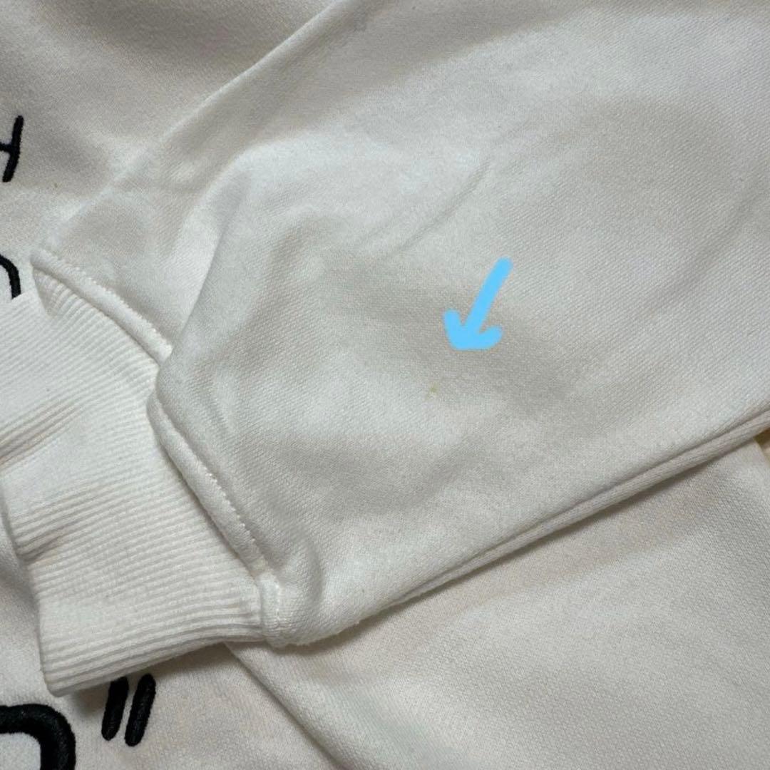 ホワイトパーカー　ロゴ入り　フーディー　フード付き