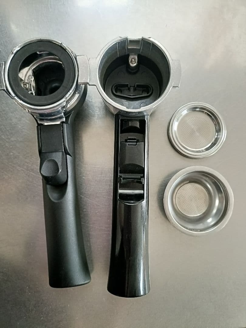 デロンギ　エスプレッソマシンECO310BK