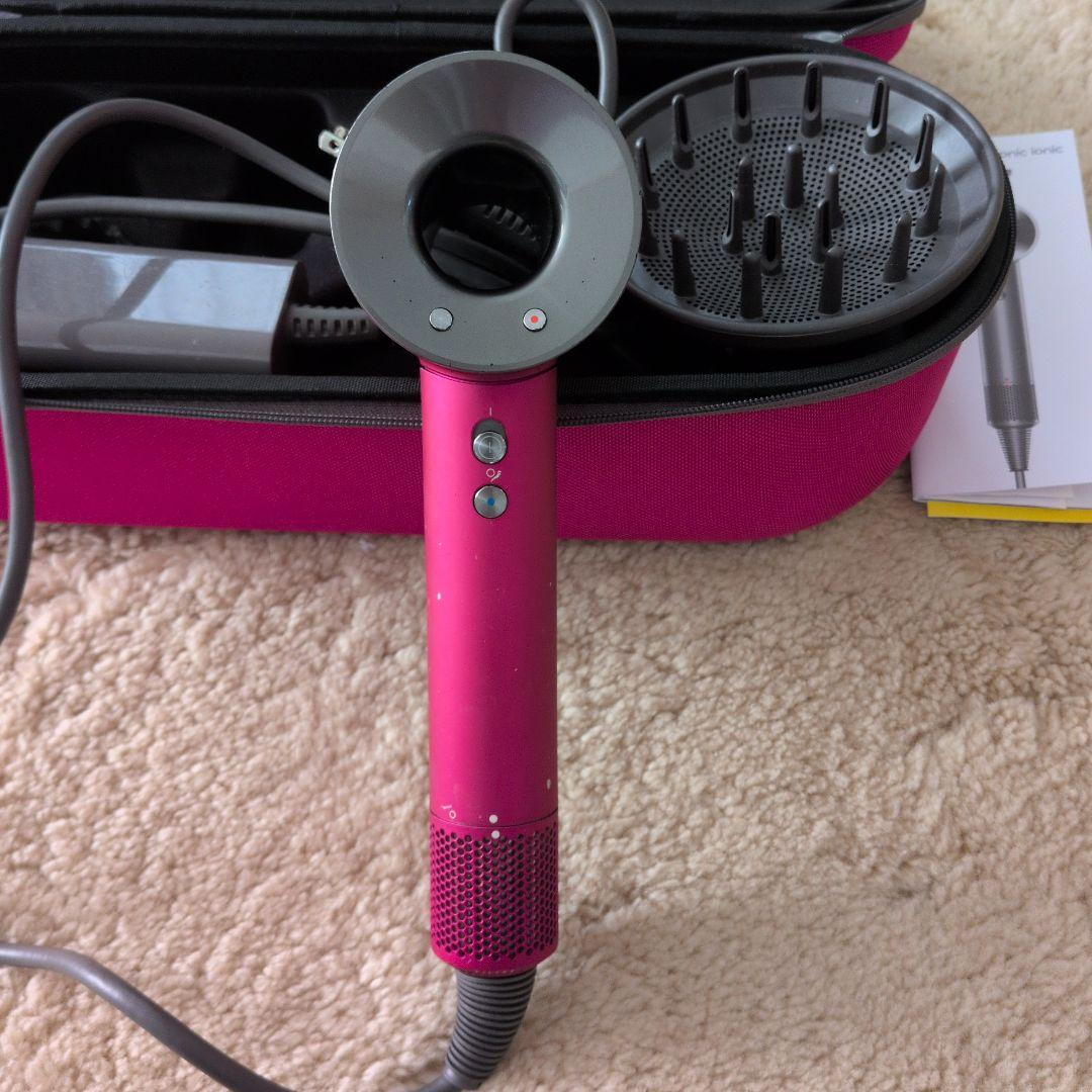 【値下げ】dysonピンク ヘアドライヤー 専用ケース付き