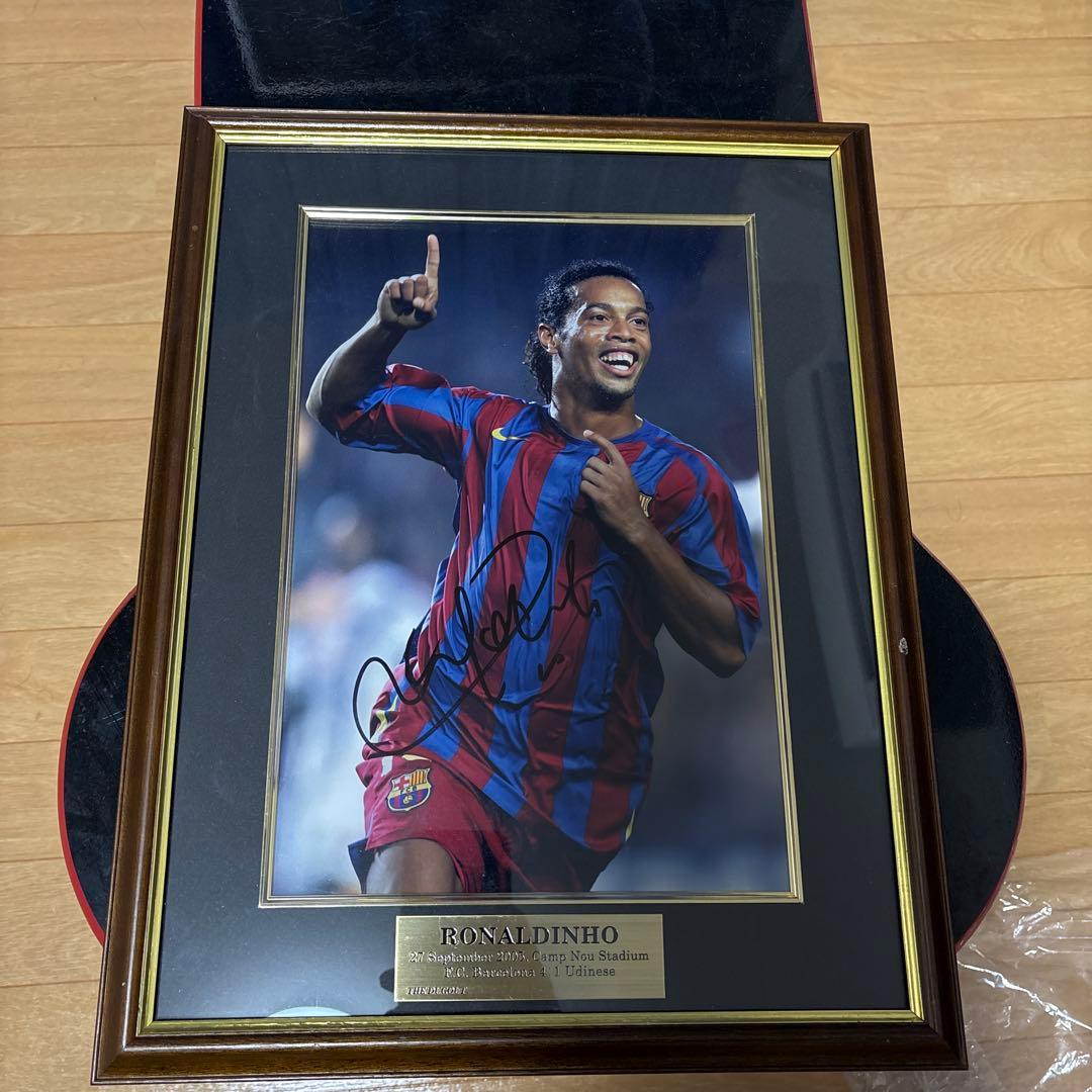 THE DUGOUT ロナウジーニョ　直筆サインフォト　額縁付き