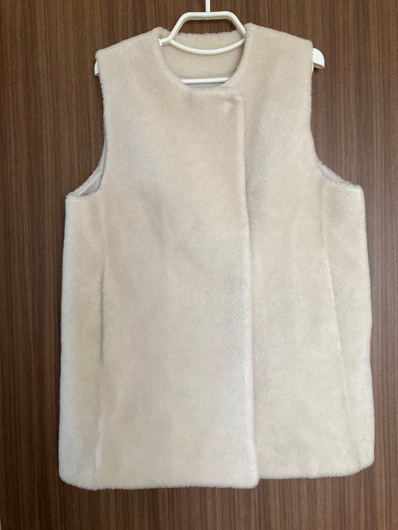 スリードッツ three dots　ウールボア ベスト