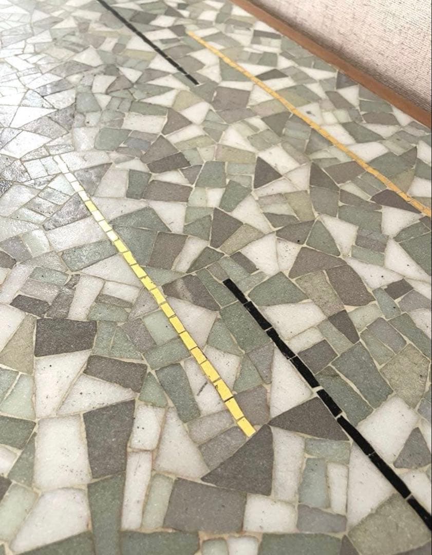 ライトイヤーズ　モザイクタイル　コーヒーテーブル