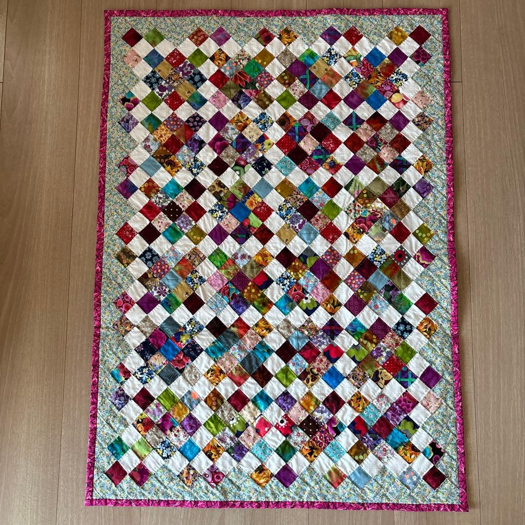(週末値下げ)ハンドメイド キルトパッチワーク 四角つなぎタペストリー