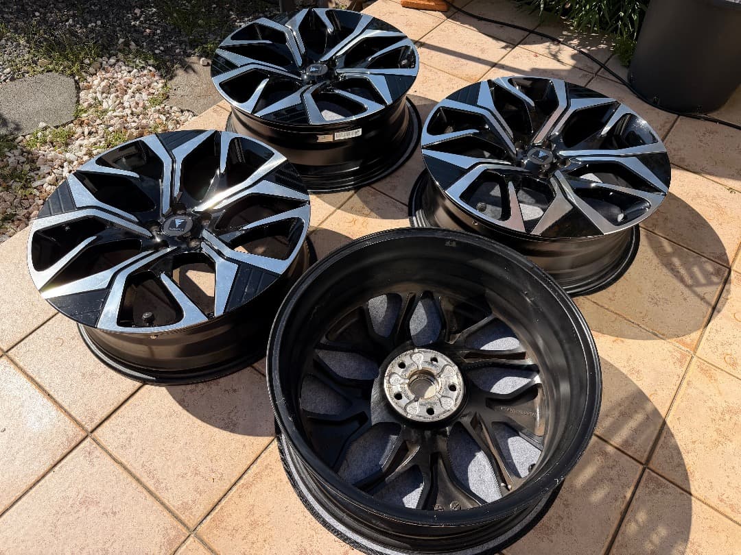 クラウンクロスオーバー MODELLISTA WingDancer ホイール4本