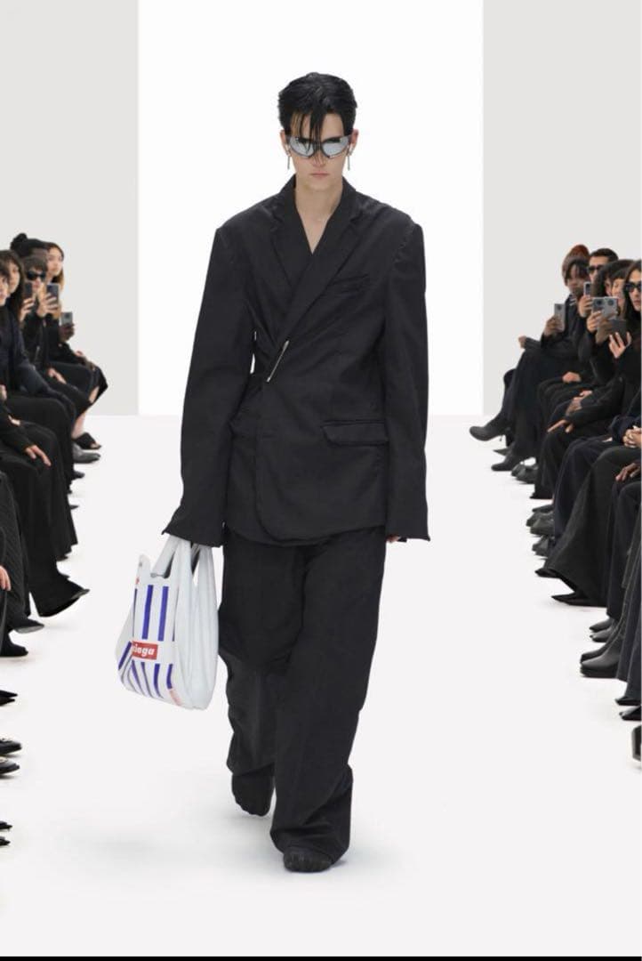 BALENCIAGA バレンシアが　Xpander サングラス ブラック