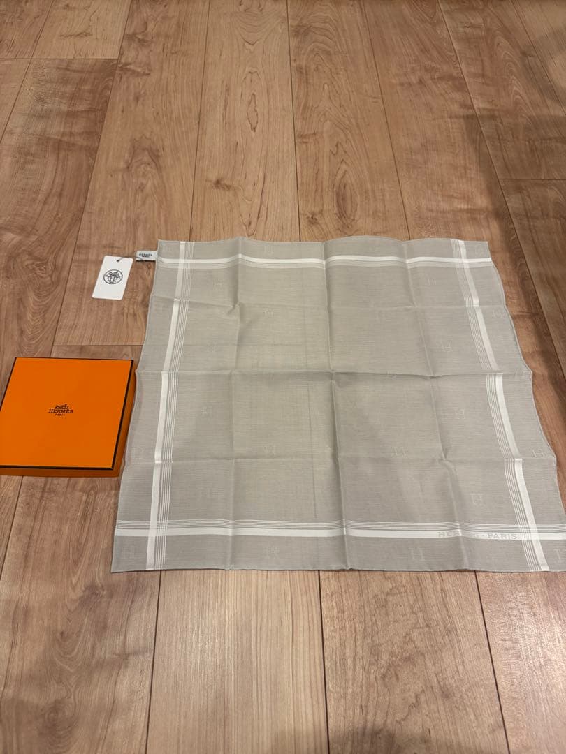 【新品未使用品】HERMES グレー ストライプ ハンカチ