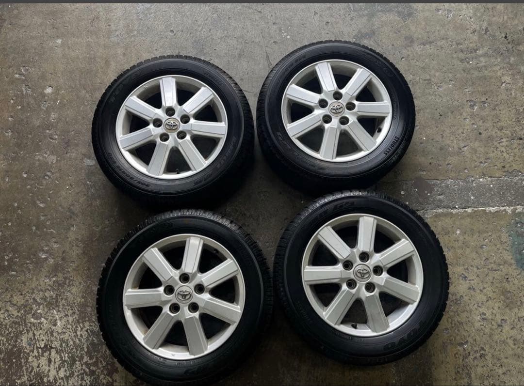 スタッドレスタイヤ　205/60R16 ヴォクシー　アルファード