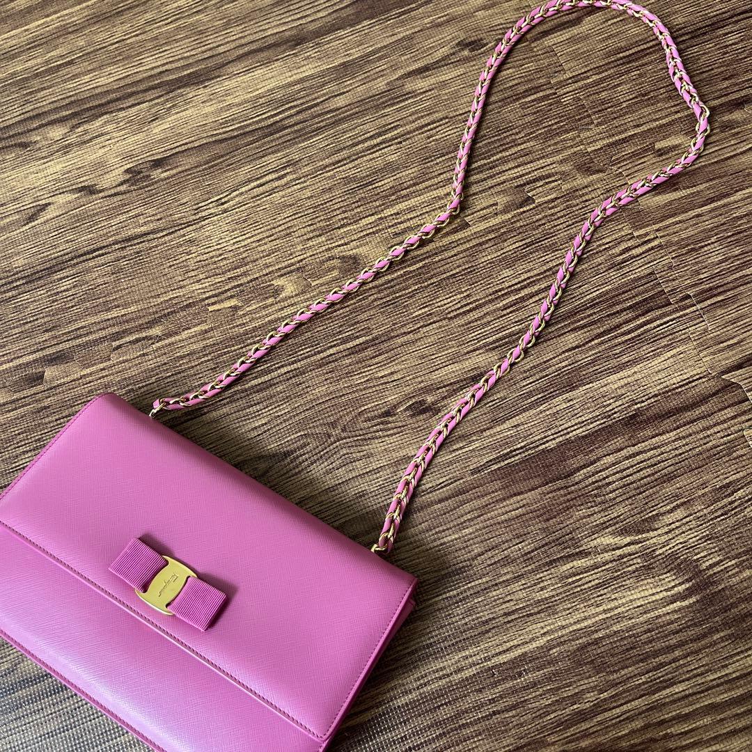 ⭐︎ Ferragamo ⭐︎ リボン付きクラッチバッグ